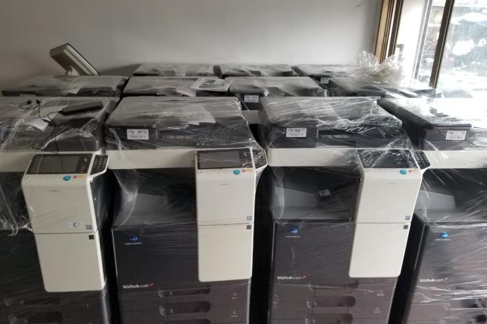 KONICA MINOLTA A VENDRE PLUSIEURS SERIES
